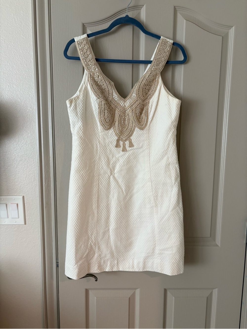 Lilly Pulitzer excellent condition Elegant White Dress with gold Embroidery